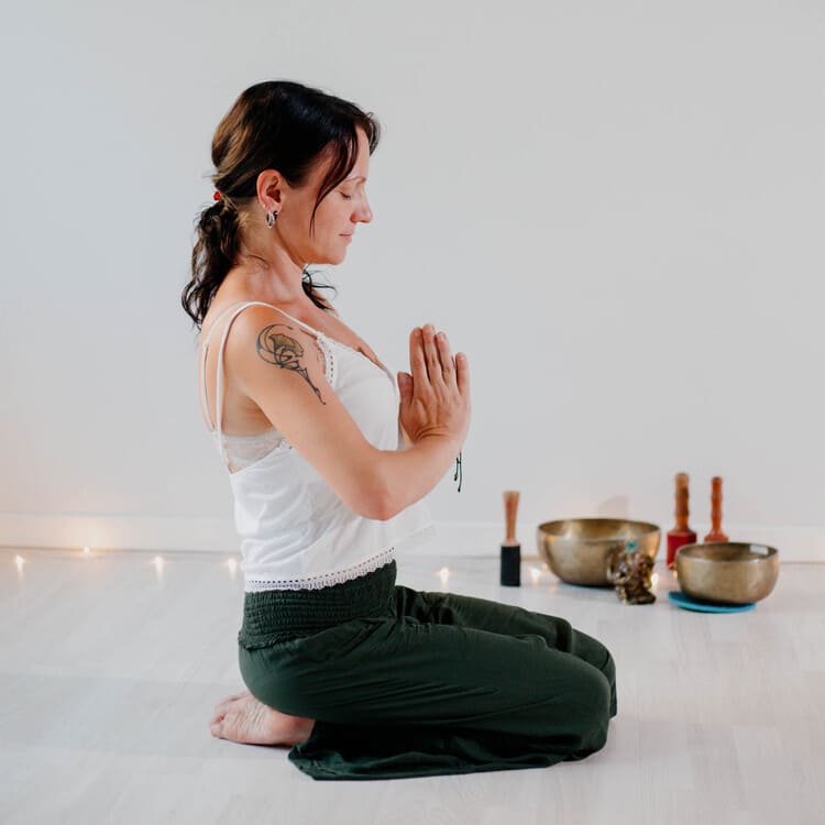 Yoga e meditazione a Torino nello studio di Yoga di Yug.