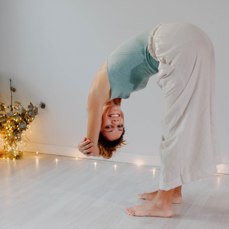 Giulia Cittaro insegnante di yoga e meditazione a Torino. Giulia Cittaro insegnante di yoga e meditazione a Torino.