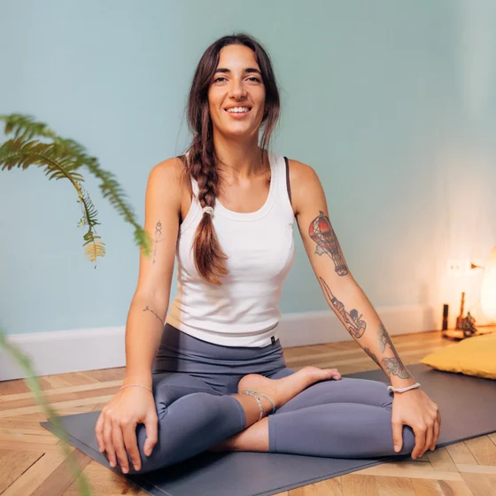 Lidia Voto. Pratica di Yoga Flow a Torino.