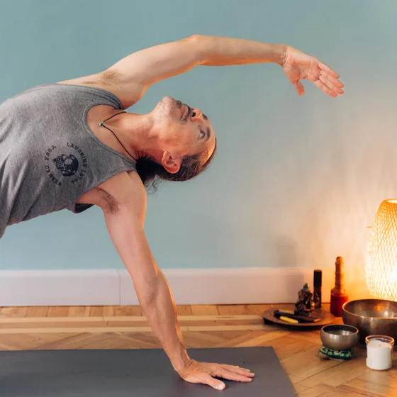 Marco Crepaldi, insegnante di Vinyasa yoga a Torino.