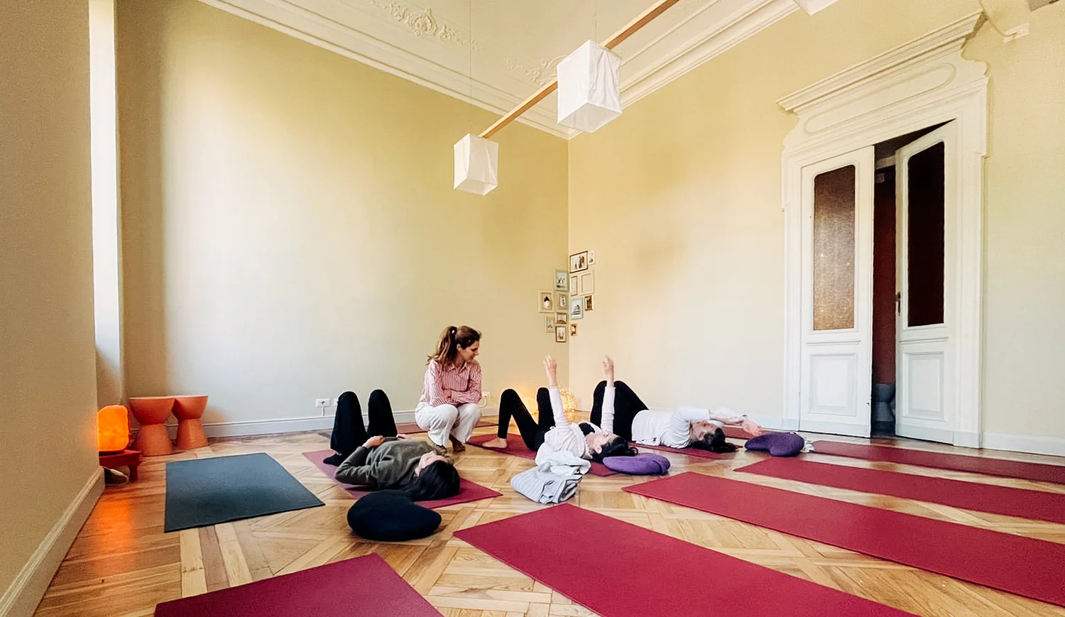 Yoga a Torino, lezioni di yoga per famiglie, Semi di Yug.