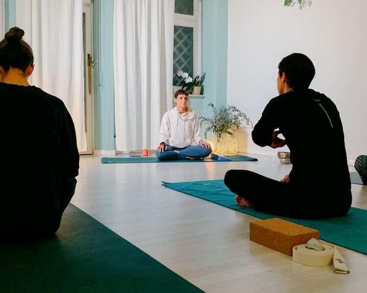 Lezioni di Yoga Private individuali Online Lezioni di Yoga Private individuali Online