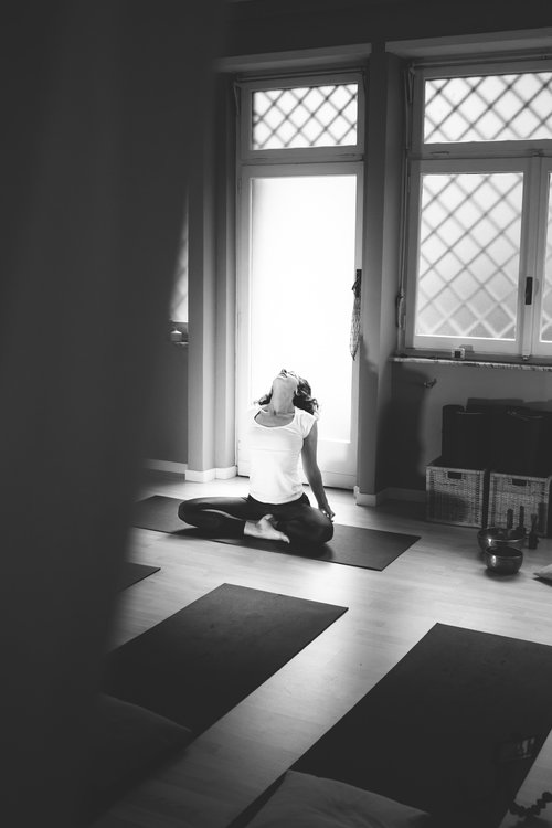 Lezione di hatha e vinyasa yoga in inglese