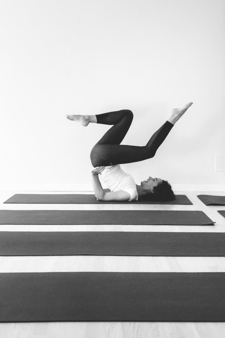 Luna Guaschino. Hatha yoga in inglese