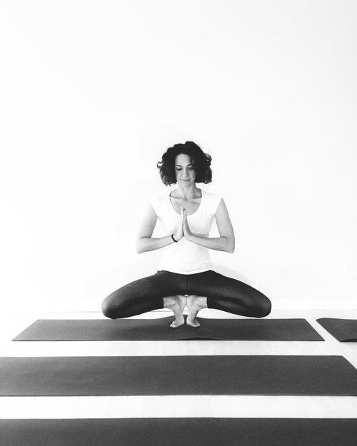 Luna Guaschino. Hatha yoga in inglese