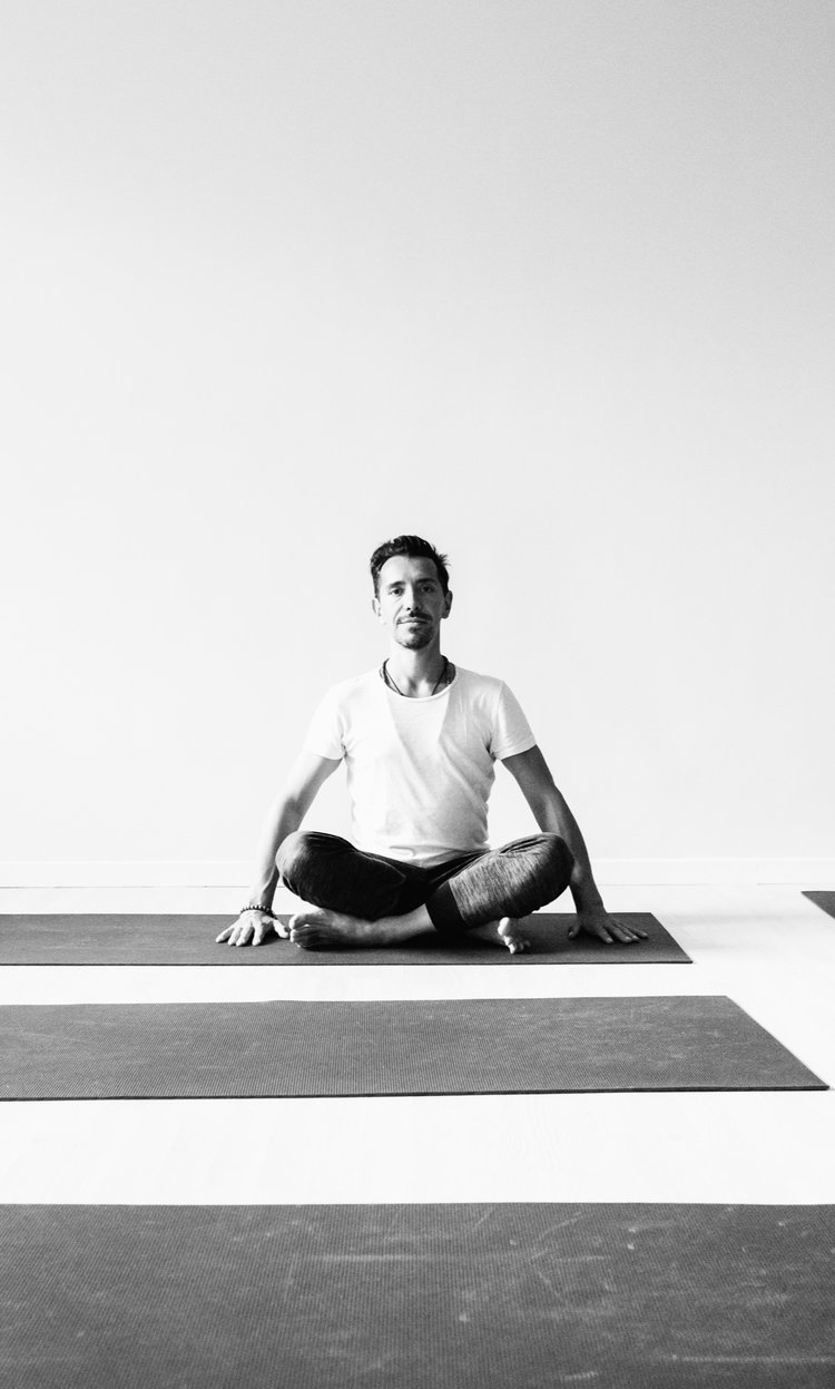 Marco Crepaldi, insegnante di Vinyasa yoga a Torino. Pratica della consapevolezza. Marco Crepaldi, insegnante di Vinyasa yoga a Torino. Pratica della consapevolezza.